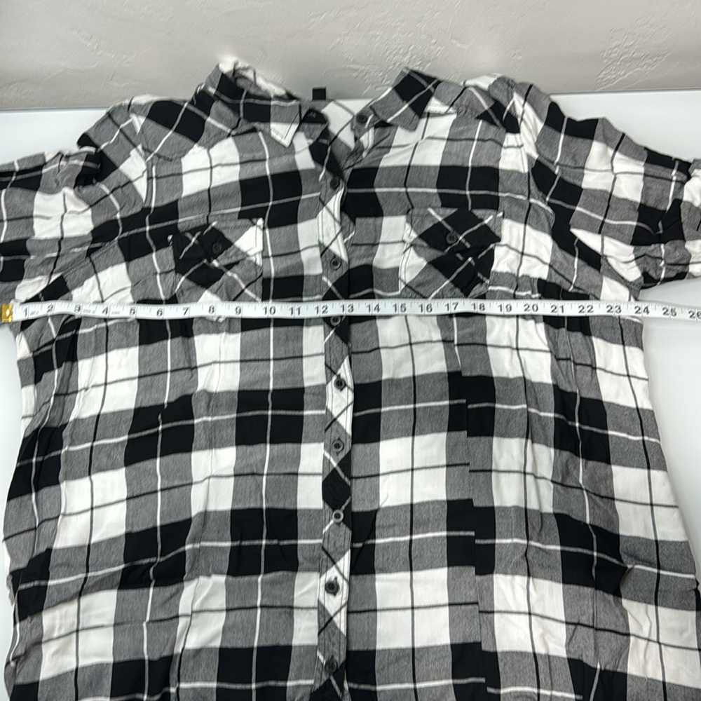 Torrid black & white plaid long sleeve button down top 3 - Picture 8 of 9